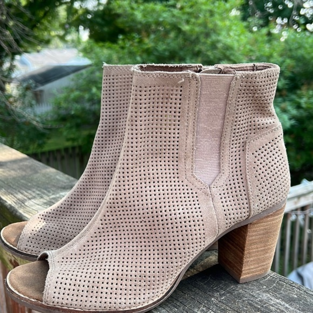 Toms Size 9.5 Beige Majorca Perforated Suede Peep Toe Ankle Booties Stacked Heel